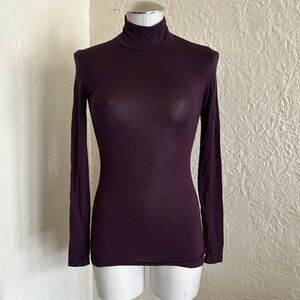 Aritzia Babaton Dark Purple Slim Fit Turtleneck Tee Shirt Top Small